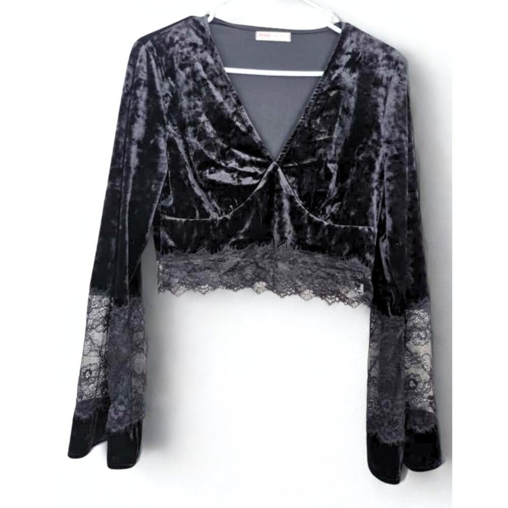 Vintage Y2K  Top Med Black Crop Babydoll Lace Bell Sleeve Pheobe Fairy Hippie